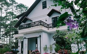 Khach San Mang Den Xanh Hotel